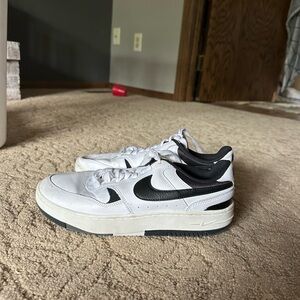 Nike White and Black Sneakers Classic Low-Top Design
